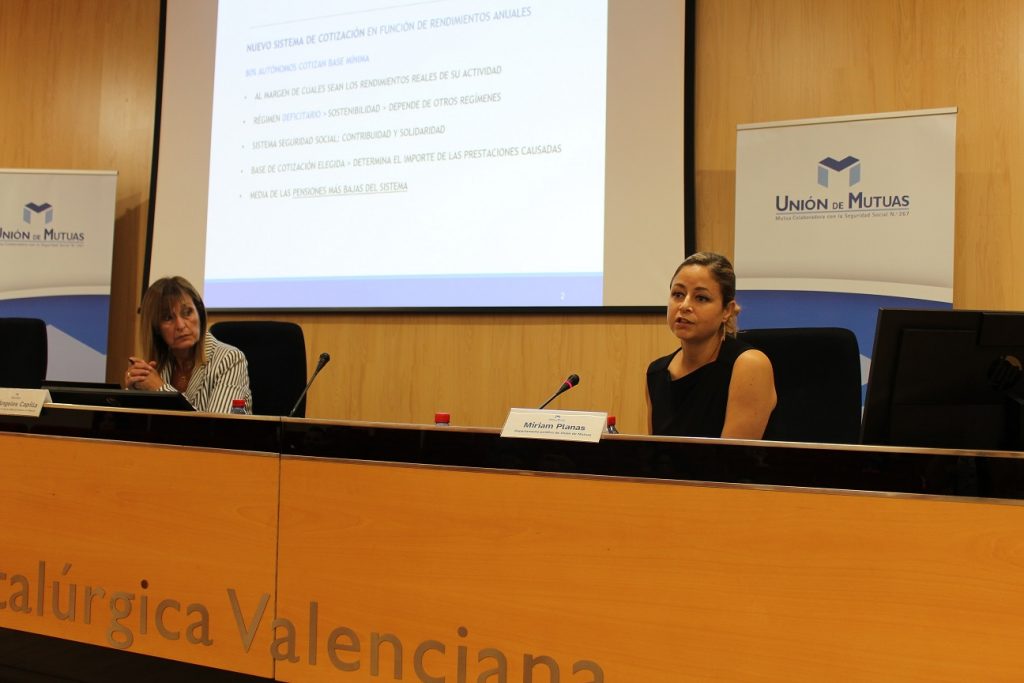Miriam Planas de Unión de Mutuas expone las novedades legislativas en materia de Seguridad Social. En la jornada celebrada en FEMEVAL explica las nuevas prestaciones para autónomos y empleadas de hogar
