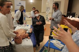 Grupo de sanitarios de Unión de Mutuas actualizan sus conocimientos en reanimación cardiopulmonar avanzada y uso de desfibrilación semiautomática